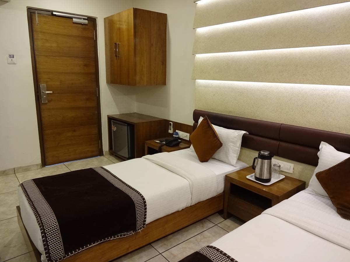 Hotel Bait Inn Ahmedabad Exterior photo